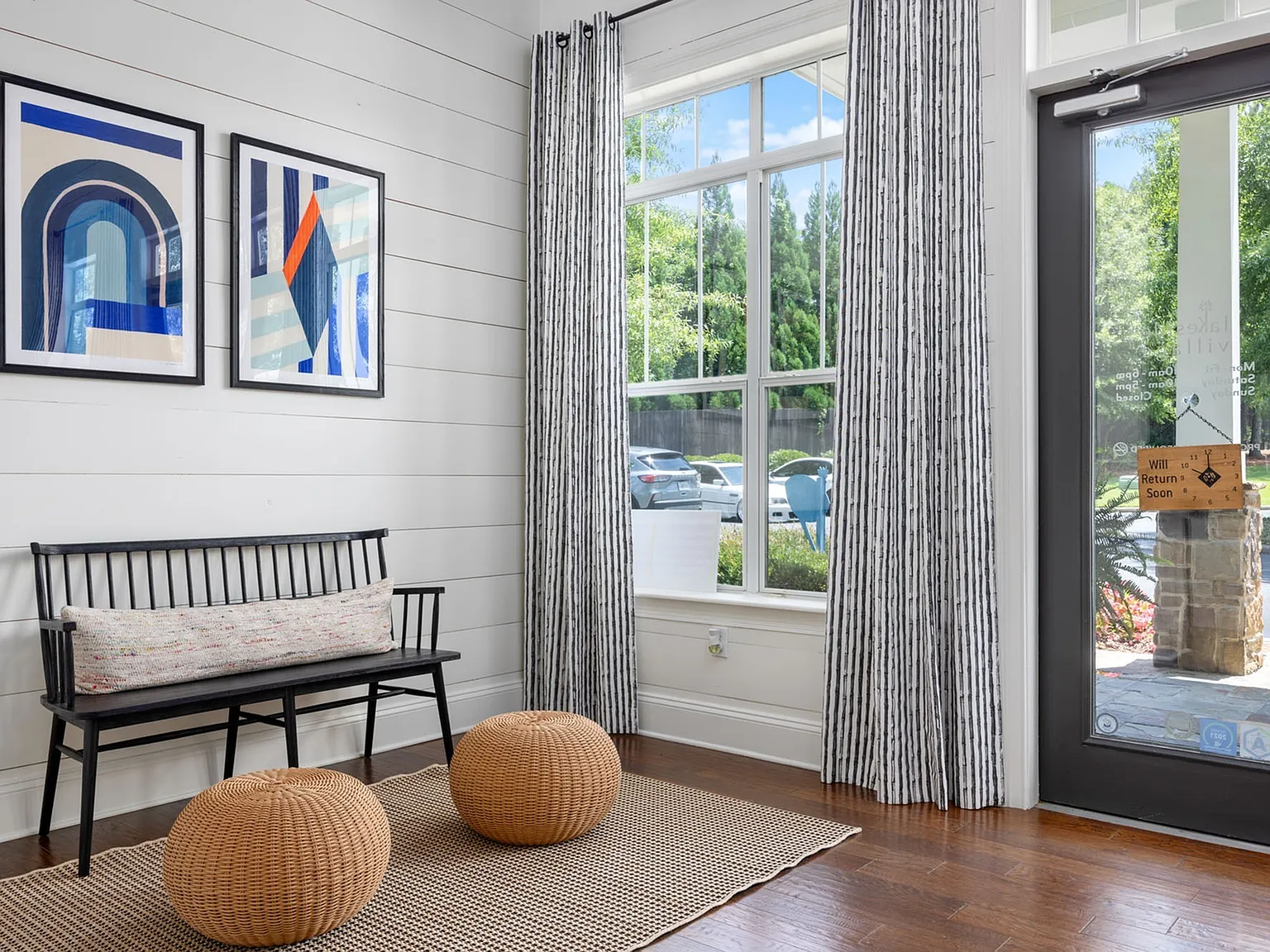 Lakeside Village Apartments — Photo 4