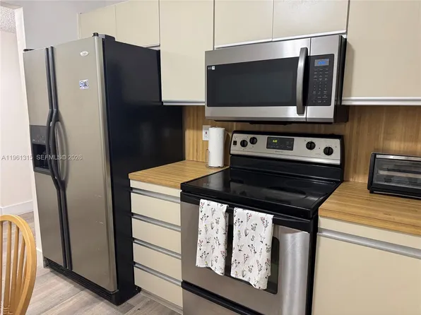 2500 Parkview Dr, Hallandale Beach, FL