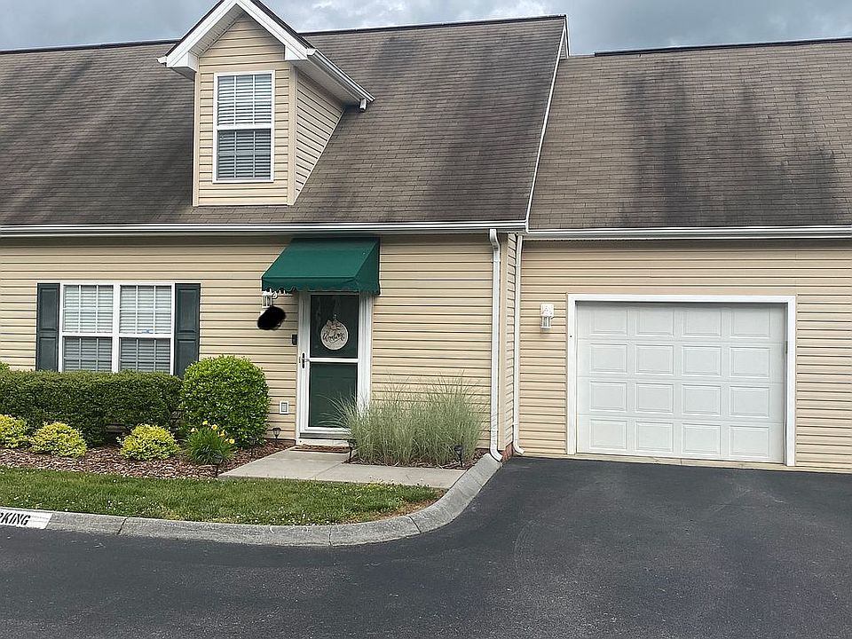 1st image of 302 Stratford Ct