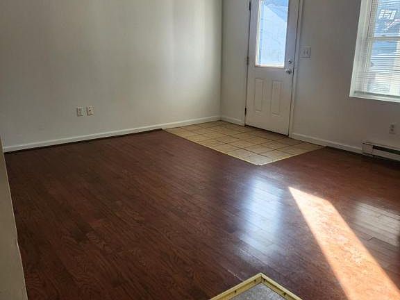 4th image of 749 Orchard Ave #2