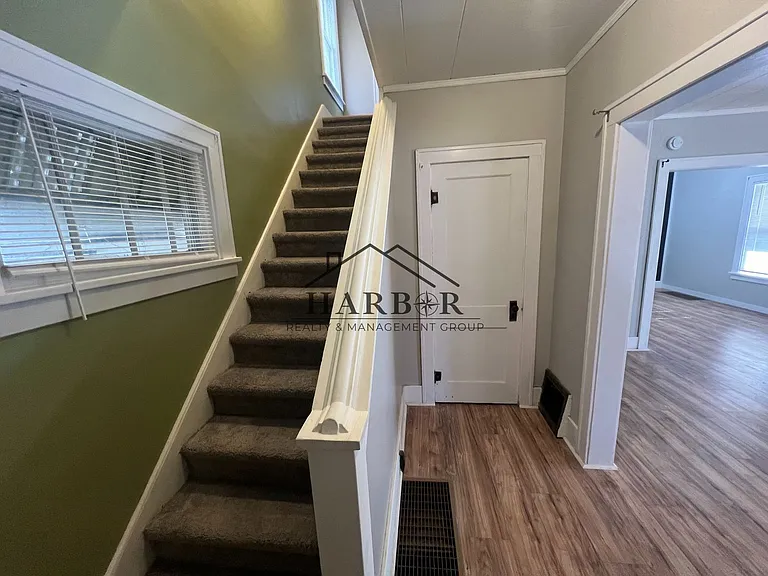 405 1st St SW — Photo 3