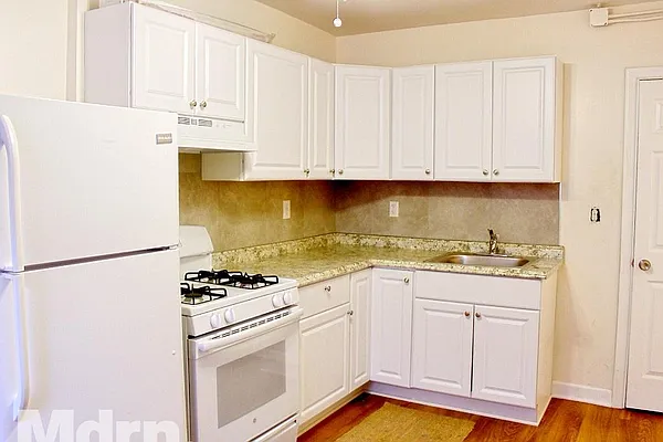 Rented by Mdrn Residential | media 13