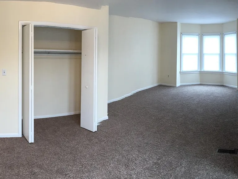 466 Crescent St — Photo 12