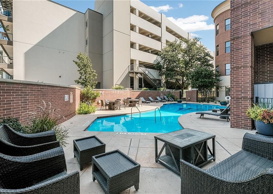 1st image of 215 Center St APT 111