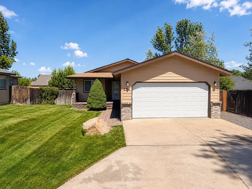 2218 NE Carrie Ln