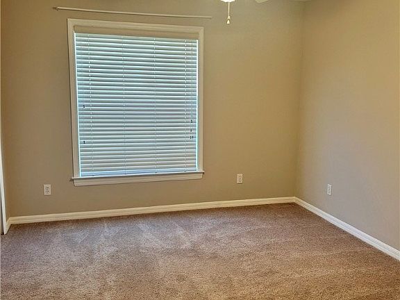 3rd image of 722/724 SW 35th St