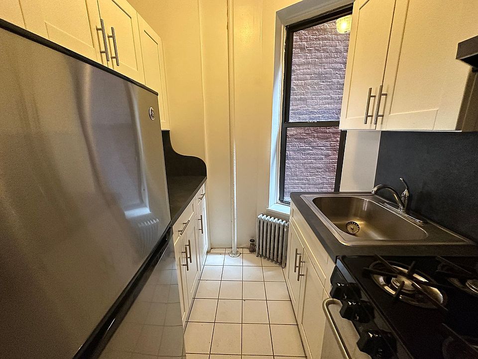 1st image of 249 W 18th St APT 1