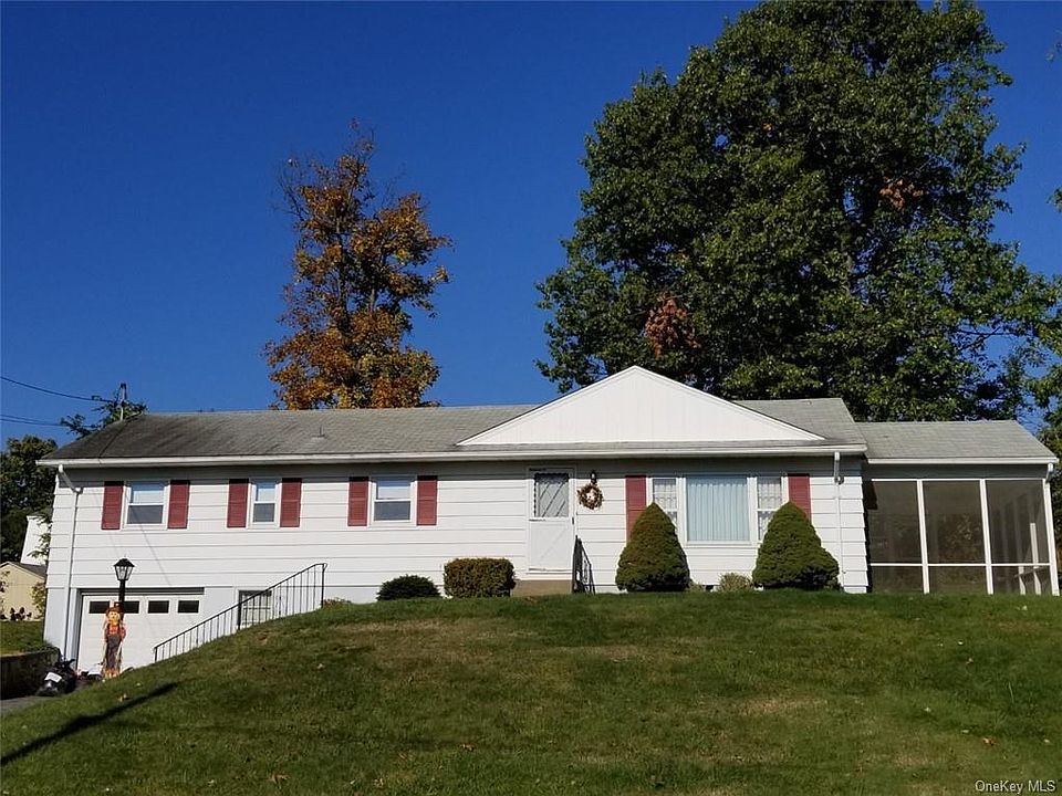1st image of 40 Birchwood Dr