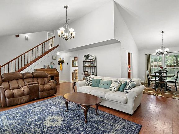 3rd image of 3922 Spring Meadow Ln