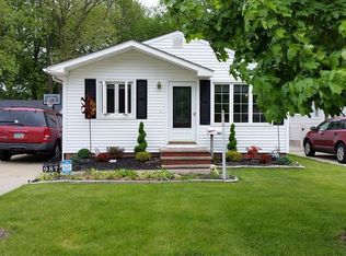 987 Center Rd, Eastlake, OH 44095