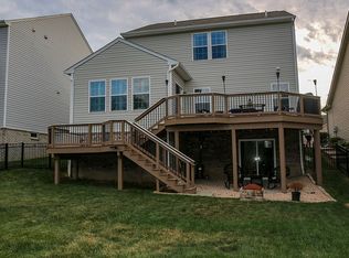 140 Village Cir, Oakdale, PA