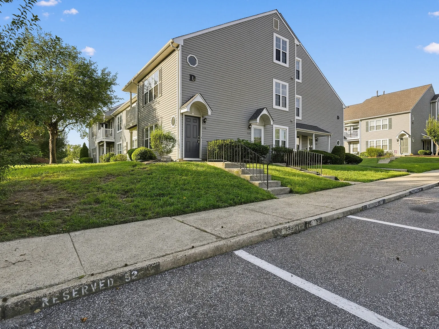 3 bed, 1336 sqft, $2,500 — Photo 4