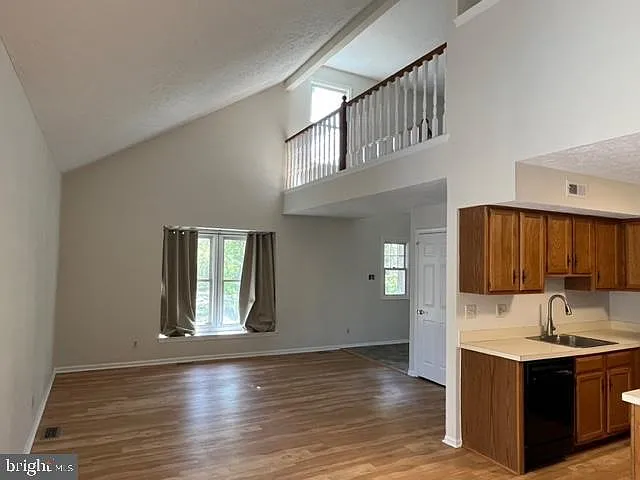 406 Williamsburg Ct — Photo 5
