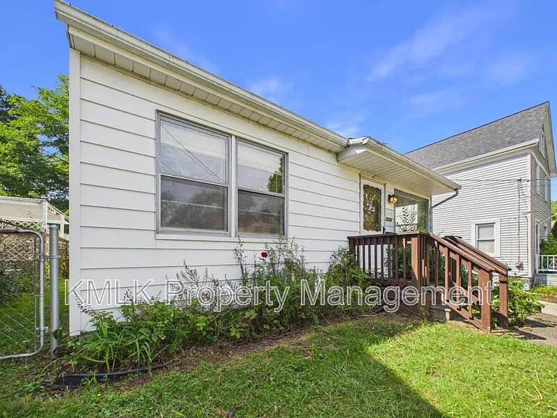 2 bed, 1.0 bath, 728 sqft, $1,295 — Photo 3
