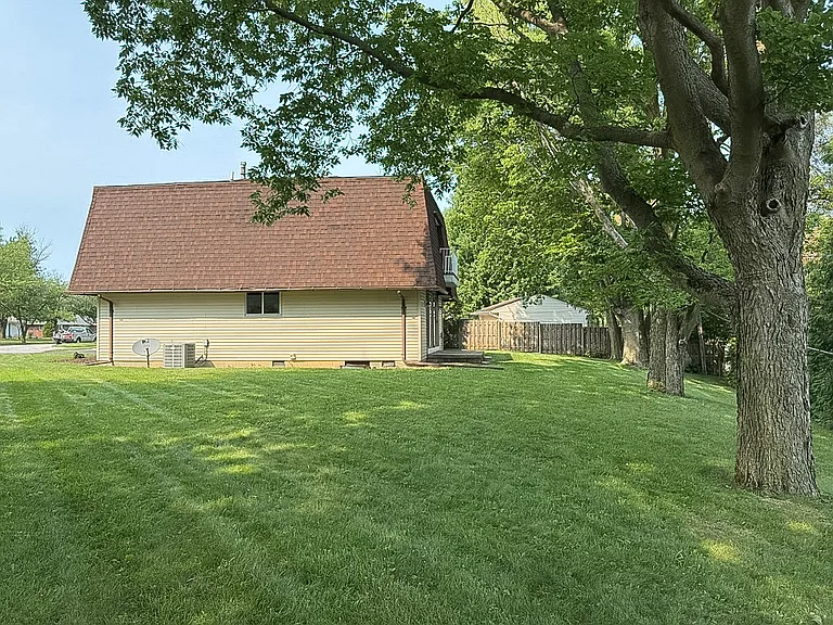 443 Overlook Dr — Photo 12