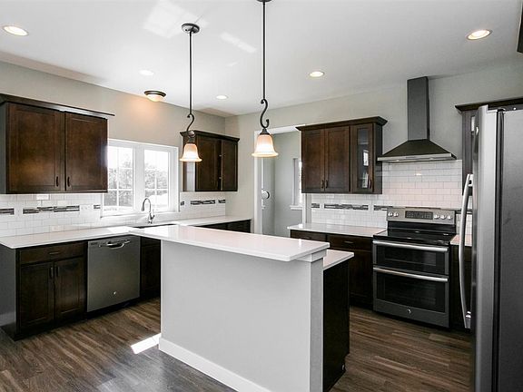 4th image of 1090 Highland Park Ave