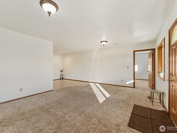 5th image of 223 SE 10th Street