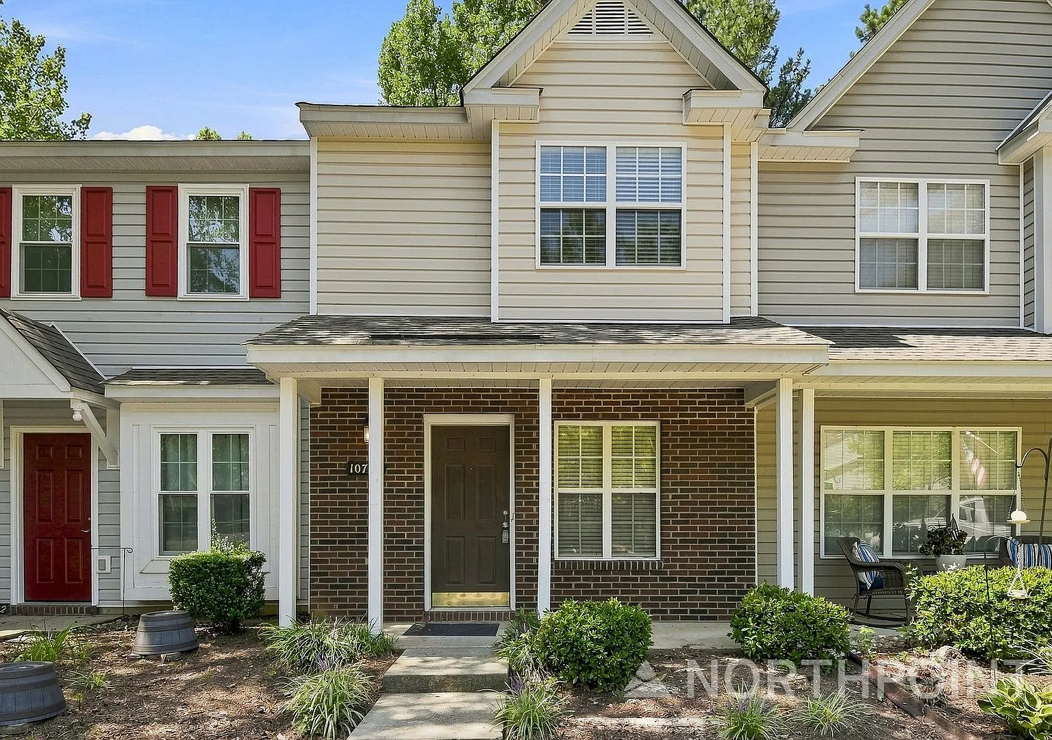 2 bedroom townhome-fully repainted — Photo 1