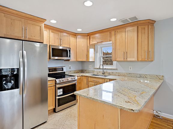 4th image of 3230 Johnson Ave #3