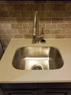 Rented by Max & Associates Realty Corp | media 7