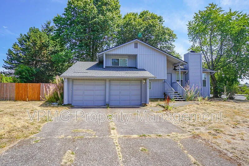 4 bed, 2.5 bath, 2038 sqft, $3,000 — Photo 1