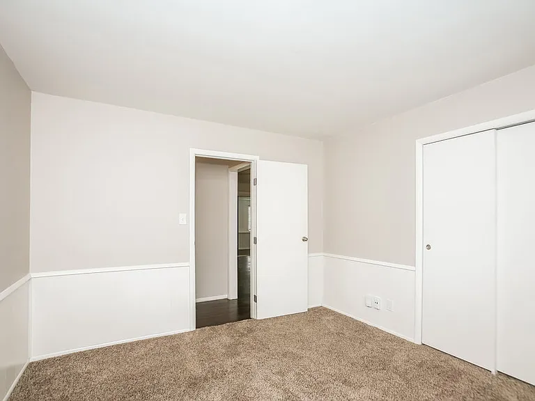 5910 Rahke Rd — Photo 14