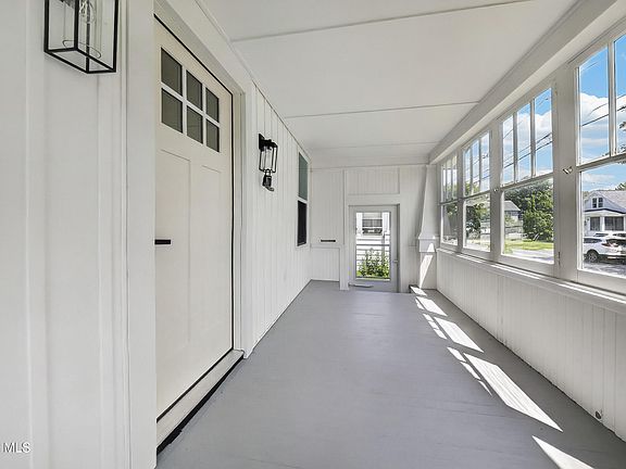 3rd image of 208 Pleasantview Avenue
