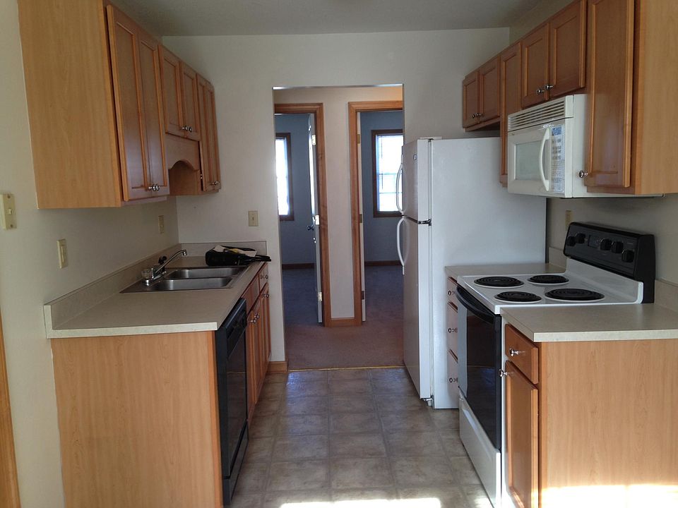 Kitchen to hallway