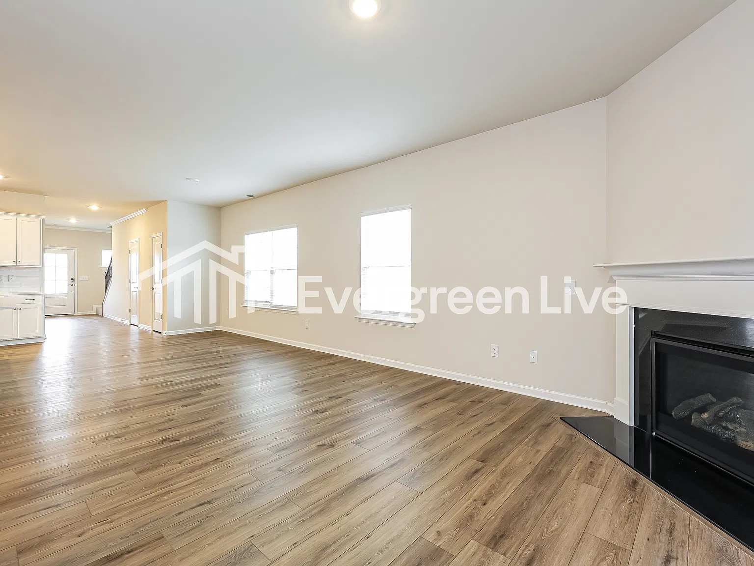 4 bed, 2.5 bath, 2169 sqft, $1,570 — Photo 2