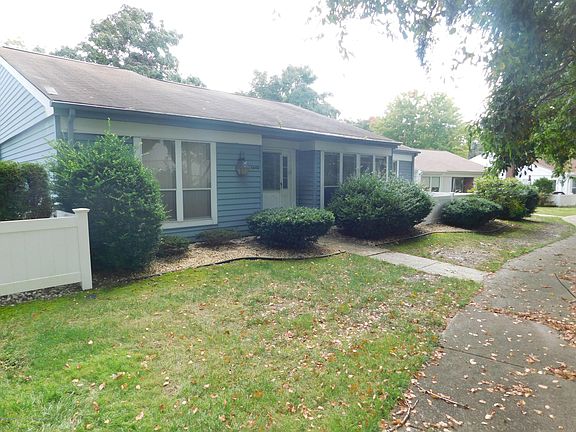 3rd image of 669B Buckingham Dr