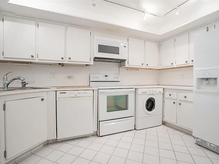 2901 S Bayshore Dr #2G — Photo 6