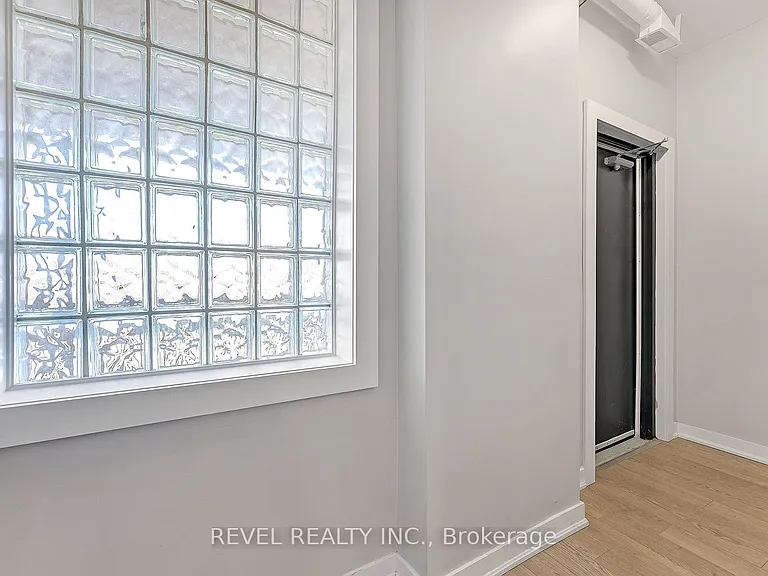 657 Barton St E #302 — Photo 4