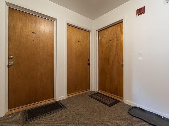 3rd image of 1141 1/2 Hartford Ave APT 3B