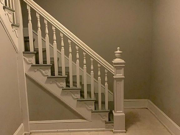 4th image of 223 Fairview St