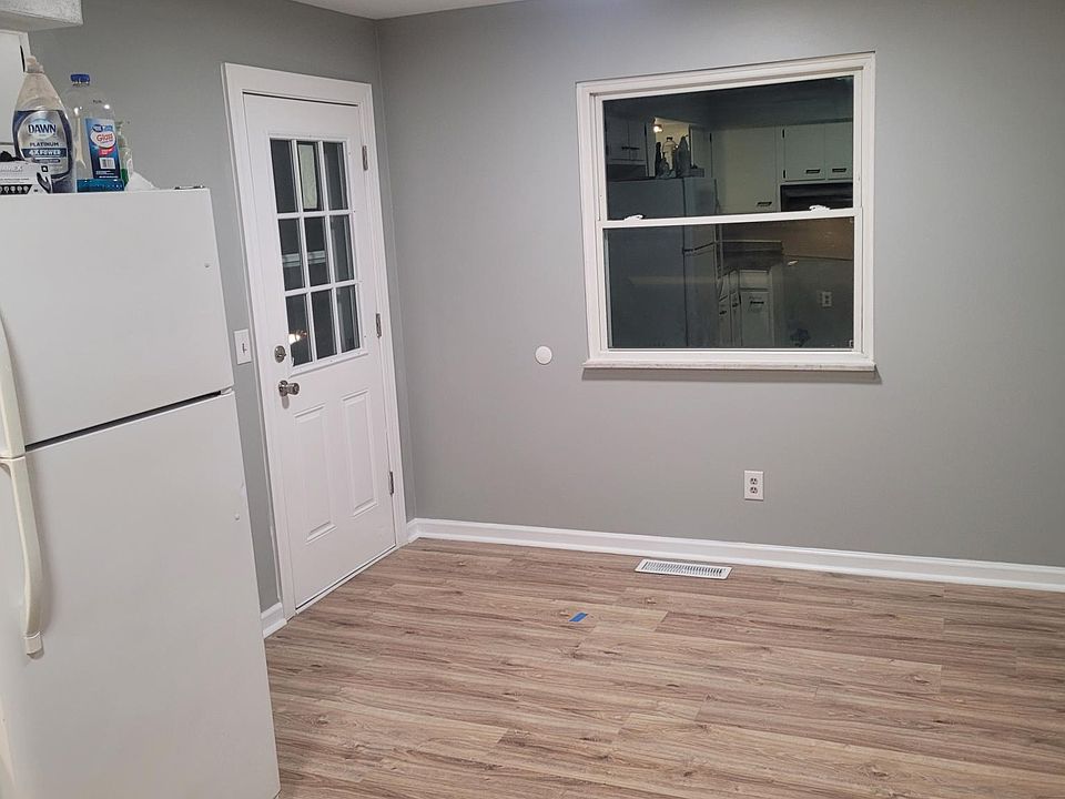 1st image of 2561 Maplehurst Dr