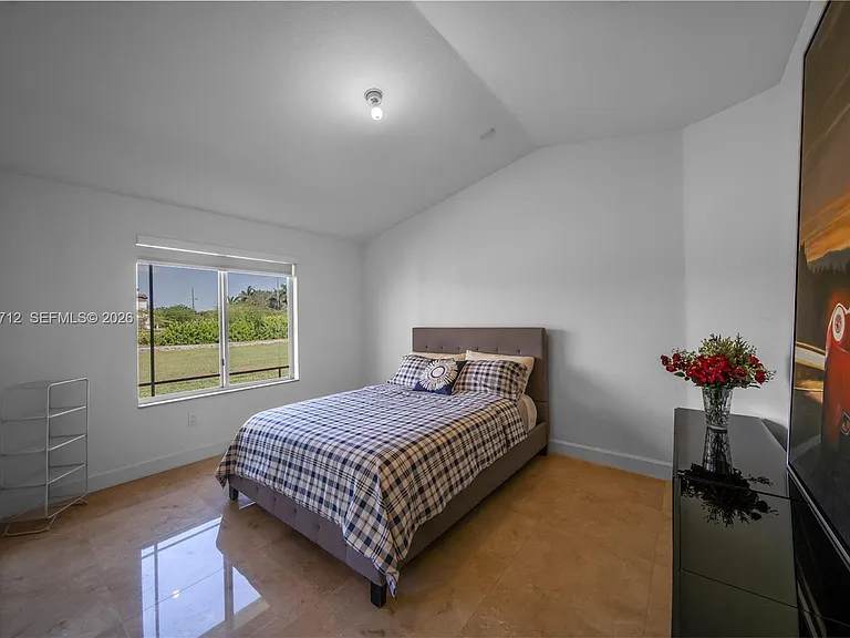 18651 SW 104th St — Photo 34