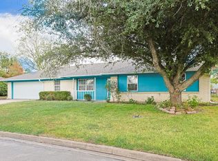 2112 N Village Dr, Bonham, TX 75418