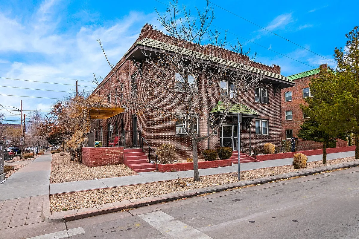 1205 Washington — Photo 3
