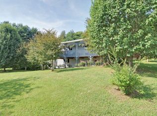 106 Caler Rd, Brasstown, NC 28902
