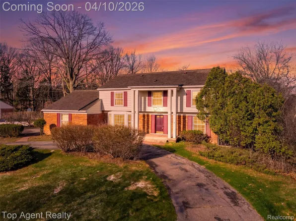 4268 Covered Bridge Rd, Bloomfield Hills, MI 48302