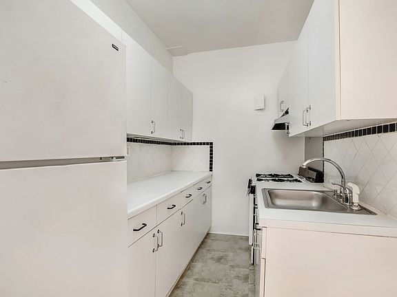 4th image of 203 W 103rd St #2F