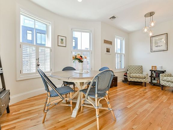 3rd image of 10 E Springfield St APT 3