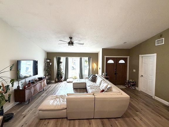 4th image of 4492 Brook Dr