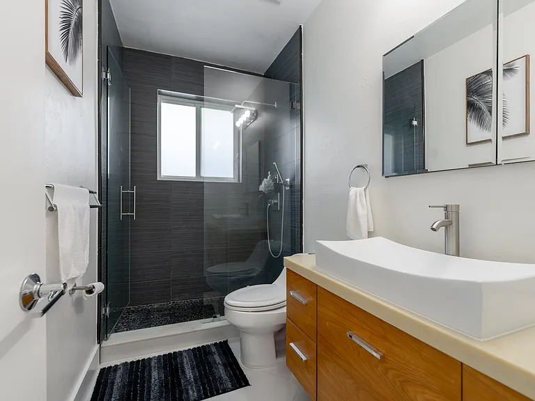 8100 NE 10th Ave — Photo 13