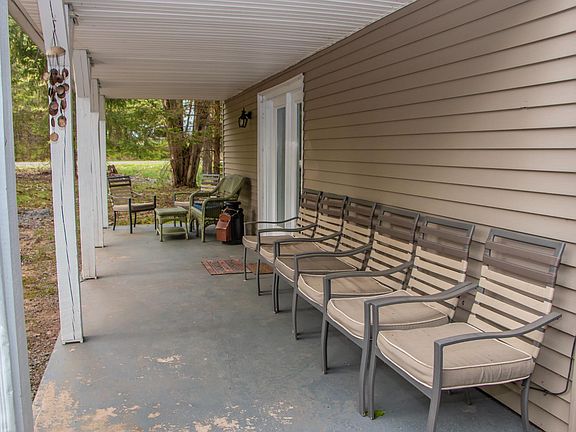3rd image of 120 Woodland Pl