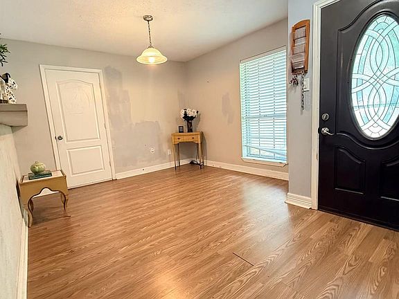 2nd image of 88 S Wavy Oak Cir