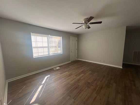 4th image of 405 Red Oak Dr #A