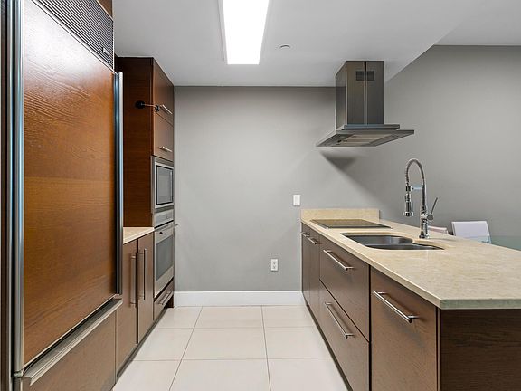 4th image of 485 Brickell Avenue #2506