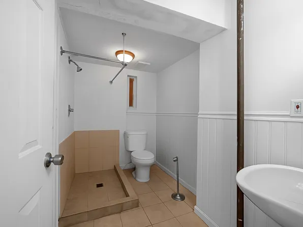 593 Bainbridge Street image 9 of 14