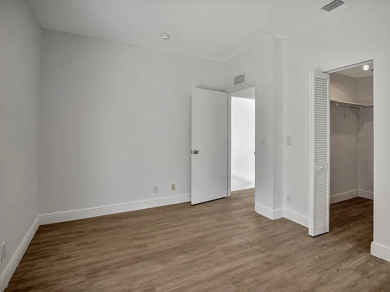 1104 S 20th Ave — Photo 11